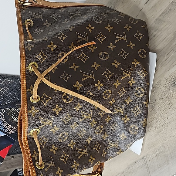 Louis Vuitton Petite Noe Monogram - Picture 11 of 16